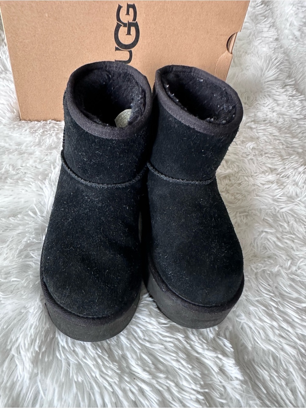 Used Girls Black UGG Kids Classic Short platform Boot size Y2